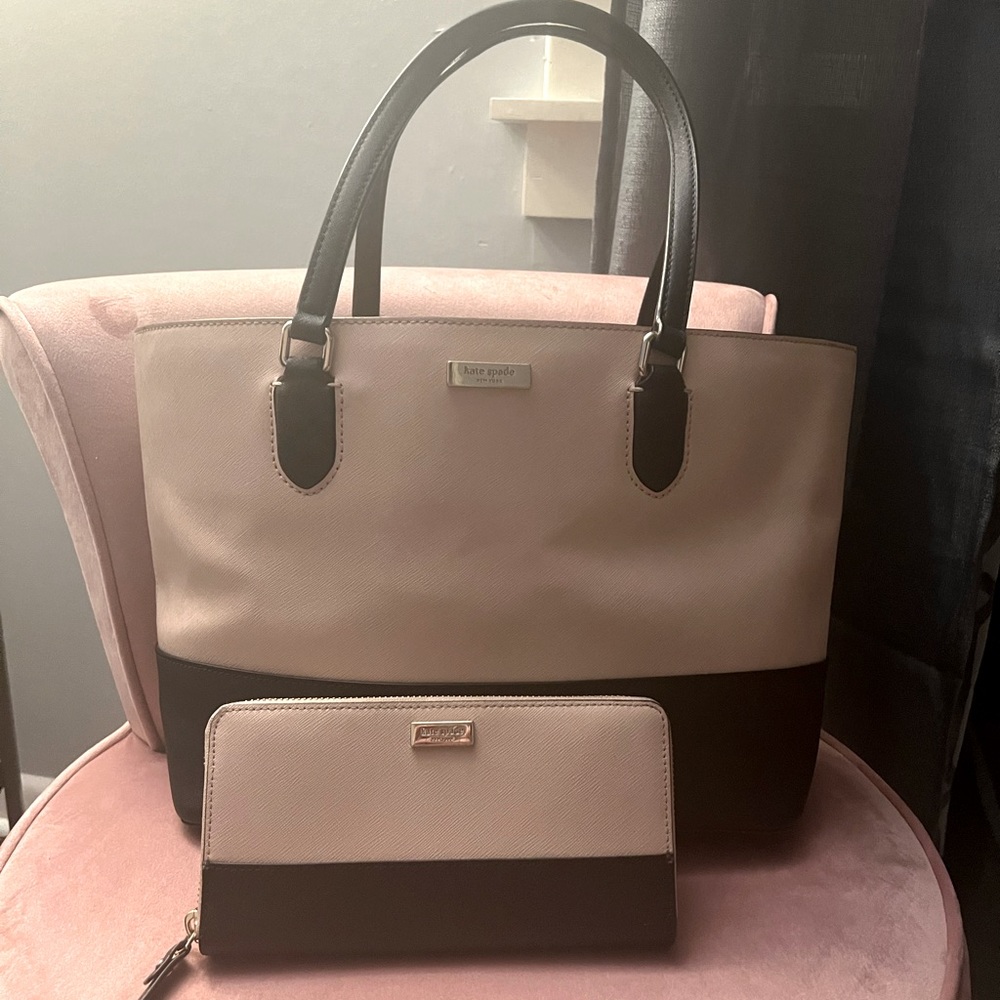 Very gently used Kate Spade purse with matching wallet.